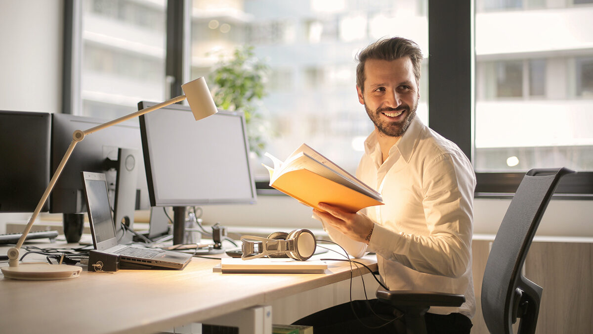 homem no escritório